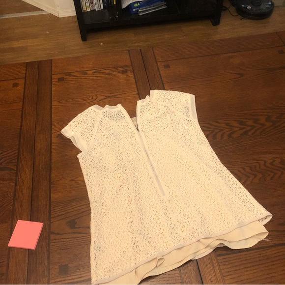 Short sleeve cream lace top - Picture 2 of 4